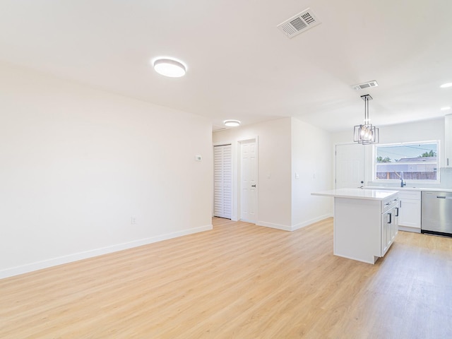 unfurnished living room featuring light wood-style flooring, baseboards, visible vents, and a notable chandelier