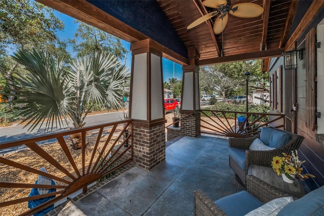525 Lexington St, Dunedin, FL 34698 - covered porch with ceiling fan