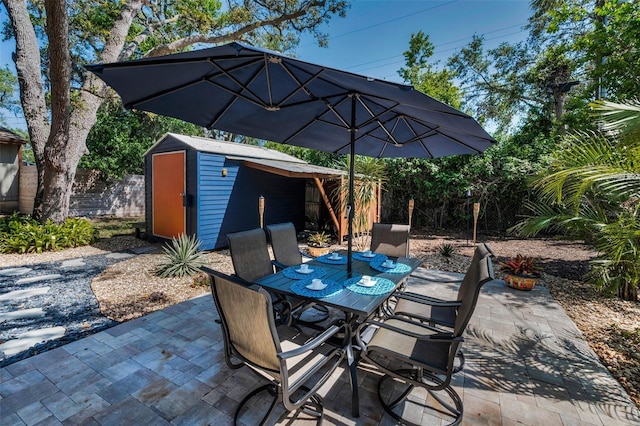 525 Lexington St, Dunedin, FL 34698 - fenced backyard featuring outdoor dining area and a patio area