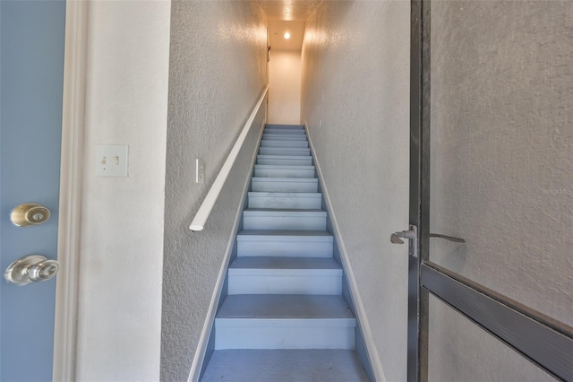 618 Wheaton Trent Pl, Tampa, FL 33619 - photo 36