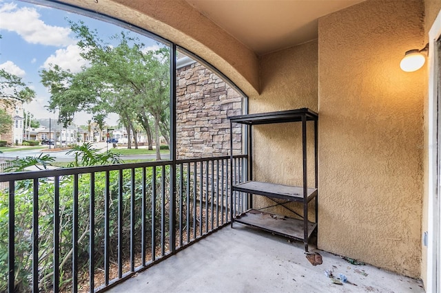 10103 Courtney Oaks Cir Unit 103, Tampa, FL 33619 - balcony featuring a residential view