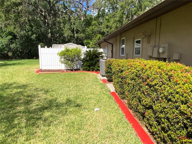 819 Satinleaf Ave, Oldsmar, FL 34677 - view of grassy yard