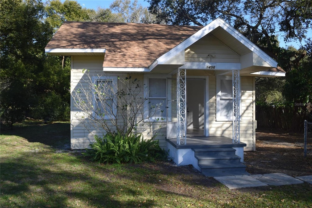 1496 33rd St NW, Winter Haven, FL 33881 - view of front facade with roof with shingles and a front yard