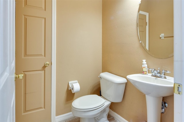 1105 Venetian Harbor Dr NE, Saint Petersburg, FL 33702 - half bath with toilet