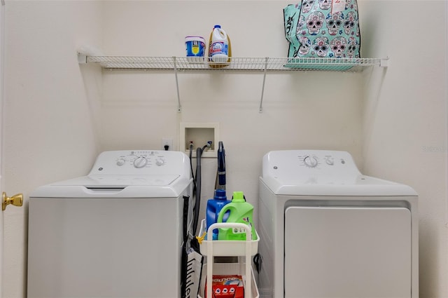 1105 Venetian Harbor Dr NE, Saint Petersburg, FL 33702 - washroom featuring independent washer and dryer