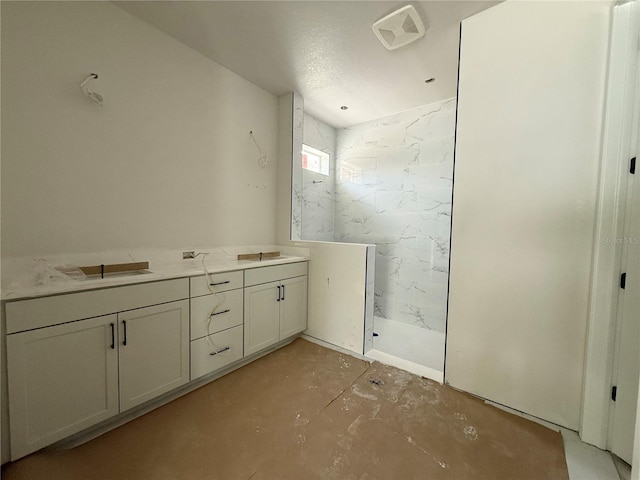 1828 27th Ave N, Saint Petersburg, FL 33713 - full bath with a marble finish shower and double vanity