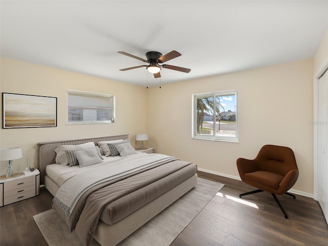 bedroom featuring dark wood-type flooring, baseboards, and ceiling fan