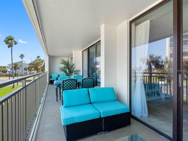 1430 Gulf Blvd Unit 102, Clearwater Beach, FL 33767 - balcony featuring outdoor lounge area