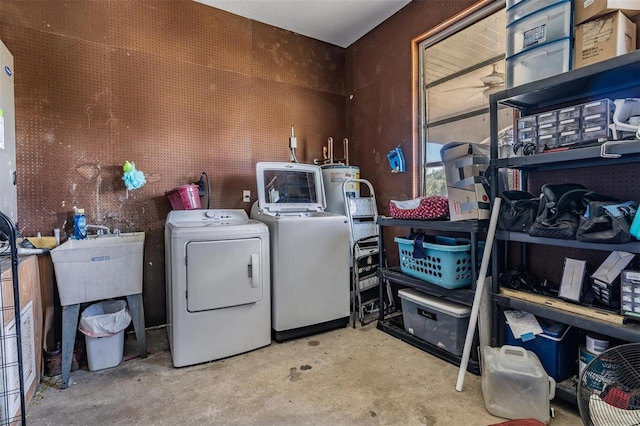 25601 Hutcheson Ln, Sorrento, FL 32776 - clothes washing area featuring water heater, washing machine and clothes dryer, laundry area, and a sink