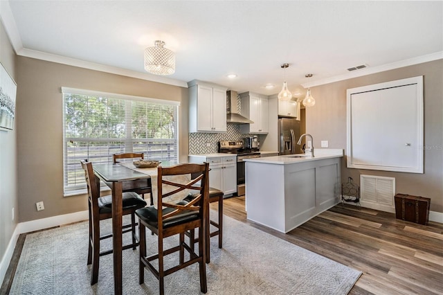 25601 Hutcheson Ln, Sorrento, FL 32776 - kitchen featuring wall chimney exhaust hood, visible vents, stainless steel appliances, and baseboards