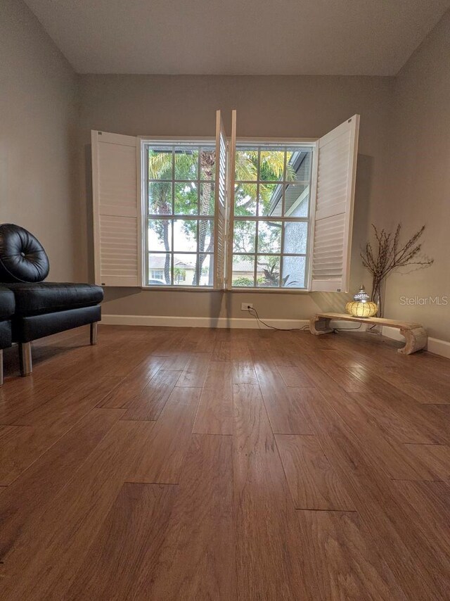 824 Greenbelt Cir, Brandon, FL 33510 - unfurnished room featuring wood finished floors and healthy amount of natural light