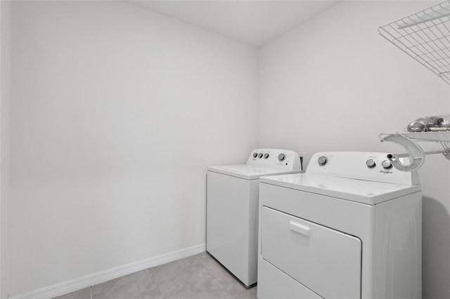 7530 Broad Pointe Dr, Zephyrhills, FL 33540 - laundry area with washing machine and dryer and baseboards