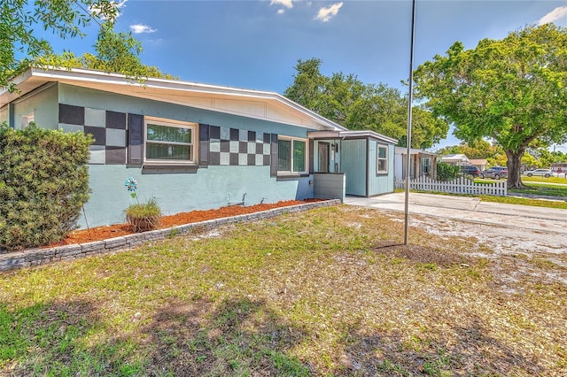 3045 Stratford Dr, Largo, FL 33771 - view of front of house featuring stucco siding and fence