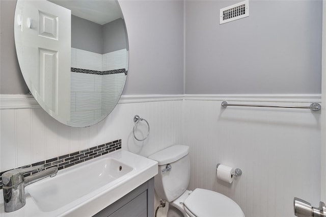 3045 Stratford Dr, Largo, FL 33771 - bathroom with wainscoting, toilet, vanity, and visible vents