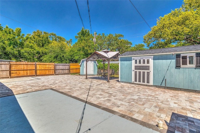 3045 Stratford Dr, Largo, FL 33771 - view of patio with a storage shed, an outbuilding, and a fenced backyard
