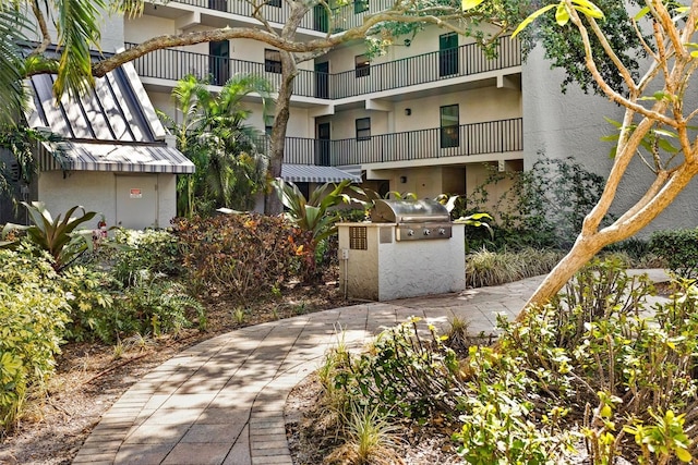 105 4th Ave NE Unit 219, Saint Petersburg, FL 33701 - view of home's community featuring exterior kitchen