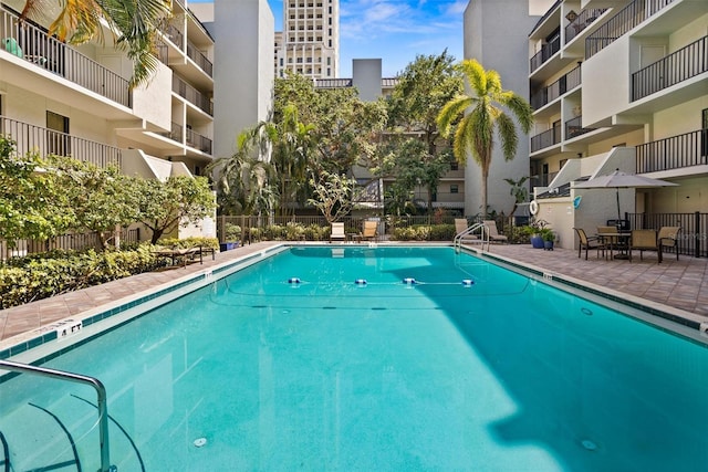 105 4th Ave NE Unit 219, Saint Petersburg, FL 33701 - community pool featuring fence