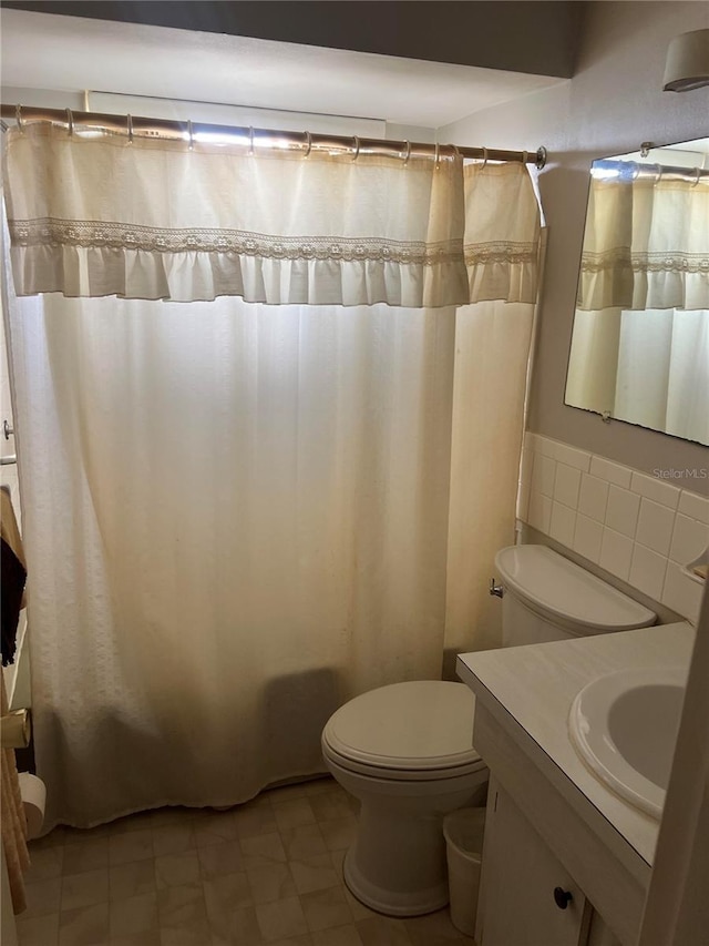 4237 Tamargo Dr Unit 4237, New Port Richey, FL 34652 - full bathroom with shower / bath combination with curtain, toilet, tile walls, and vanity