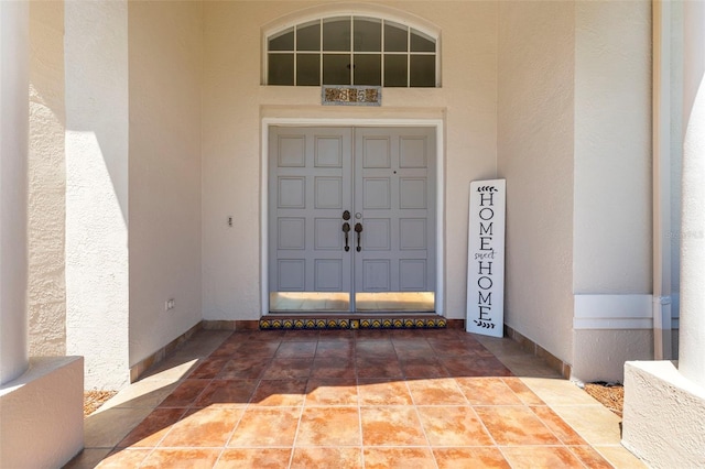 entrance to property with stucco siding