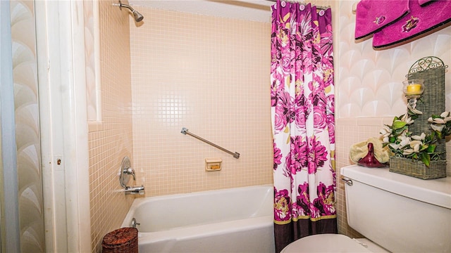 1655 S Highland Ave Unit F126, Clearwater, FL 33756 - full bath with shower / bath combo, tile walls, and toilet