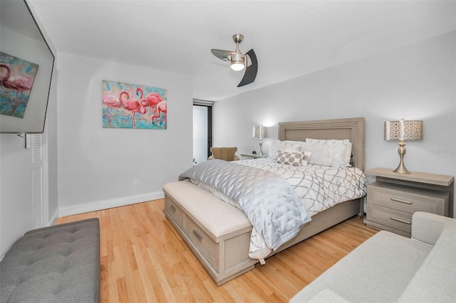 bedroom featuring light wood finished floors, baseboards, and a ceiling fan