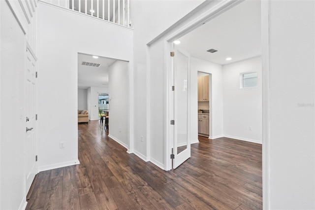 entryway featuring recessed lighting, dark wood-style flooring, baseboards, and visible vents