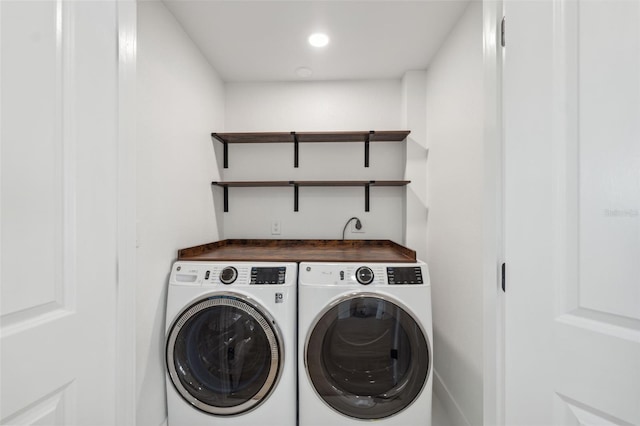 9920 Spoonbill Rd E, Bradenton, FL 34209 - laundry area featuring washer and dryer