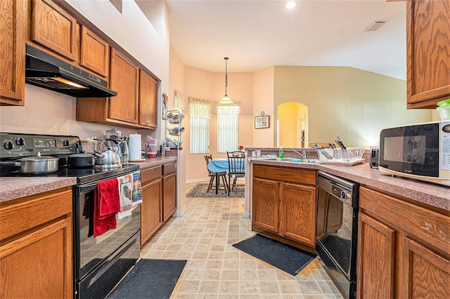 6130 Whimbrelwood Dr, Lithia, FL 33547 - kitchen with black appliances, under cabinet range hood, arched walkways, brown cabinets, and a peninsula