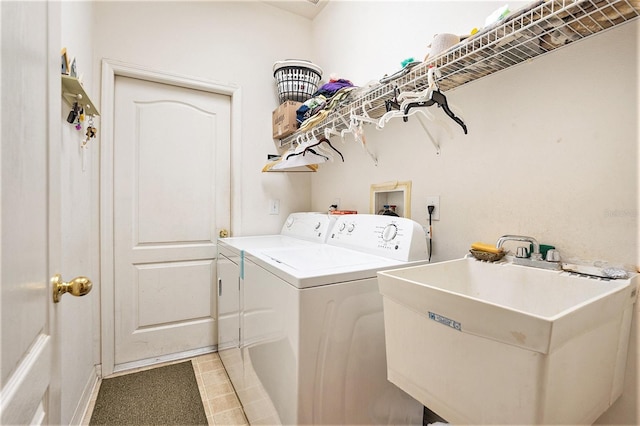 6130 Whimbrelwood Dr, Lithia, FL 33547 - washroom featuring independent washer and dryer
