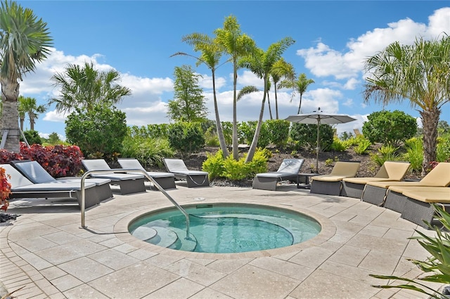 16709 Barnwood Pl, Bradenton, FL 34211 - view of pool featuring a patio and an in-ground hot tub