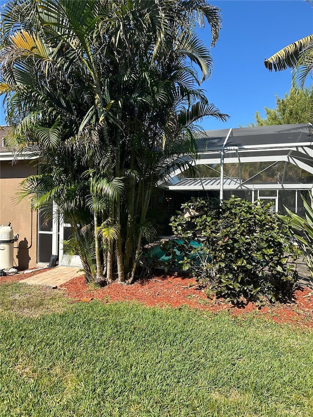 view of yard with a lanai
