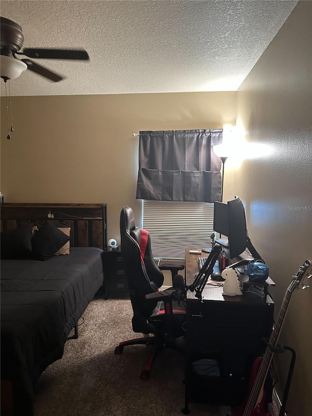 bedroom with carpet floors, a textured ceiling, and ceiling fan