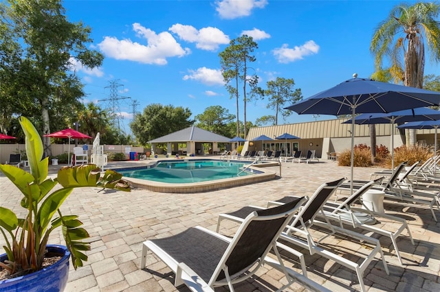 4769 Stoneview Cir, Oldsmar, FL 34677 - community pool with a patio area and fence
