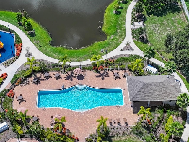 7413 Surrey Wood Ln, Apollo Beach, FL 33572 - aerial view of a pool area