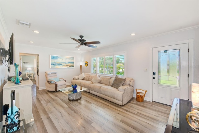 living room with light wood finished floors, ceiling fan, visible vents, and recessed lighting