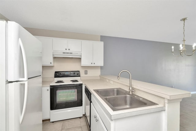 8013 Savannah Sunset Ln, Tampa, FL 33615 - kitchen featuring a peninsula, a sink, white cabinetry, white appliances, and under cabinet range hood