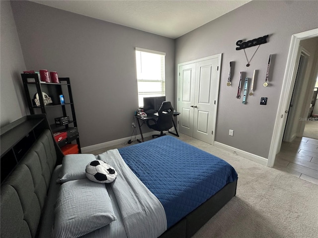 33034 Sand Creek Dr, Wesley Chapel, FL 33543 - bedroom featuring baseboards and light carpet