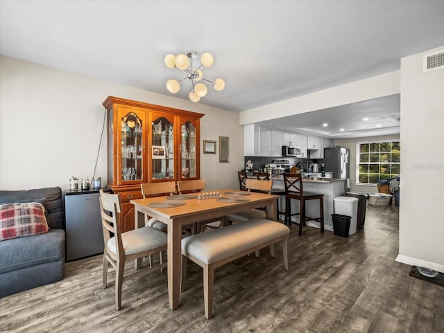 dining area featuring visible vents, baseboards, an inviting chandelier, recessed lighting, and dark wood-type flooring
