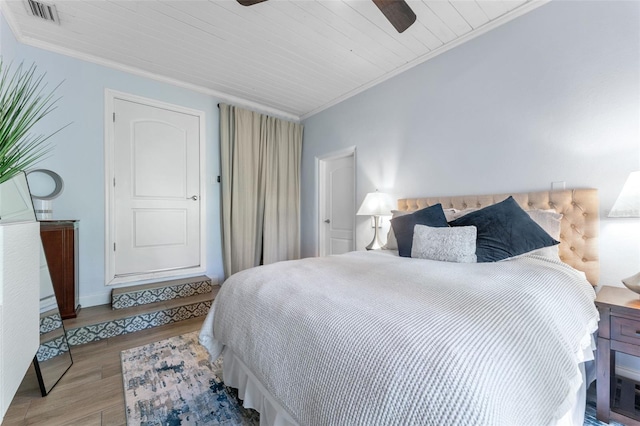 807 W Braddock St, Tampa, FL 33603 - bedroom featuring visible vents, crown molding, a ceiling fan, and wood finished floors