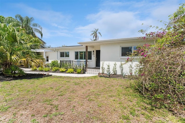 807 W Braddock St, Tampa, FL 33603 - ranch-style home featuring a porch, a front lawn, and stucco siding