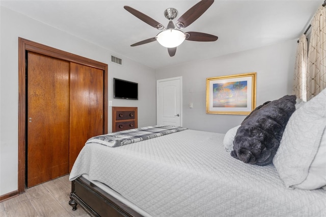 807 W Braddock St, Tampa, FL 33603 - bedroom featuring a closet, light wood finished floors, ceiling fan, and visible vents