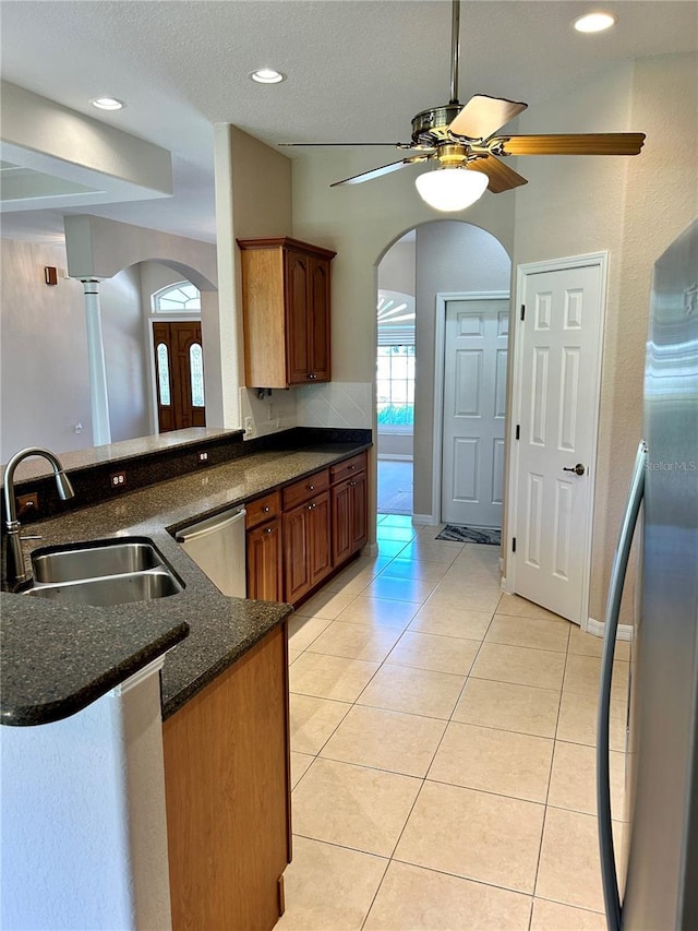 1201 Ventana Dr, Sun City Center, FL 33573 - kitchen featuring arched walkways, a sink, a ceiling fan, and appliances with stainless steel finishes