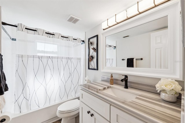 506 Spring Tree Ct, Tarpon Springs, FL 34689 - bathroom with vanity, toilet, and shower / tub combo with curtain