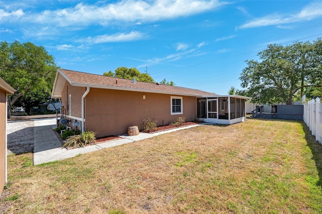 506 Spring Tree Ct, Tarpon Springs, FL 34689 - rear view of house with a sunroom and stucco siding