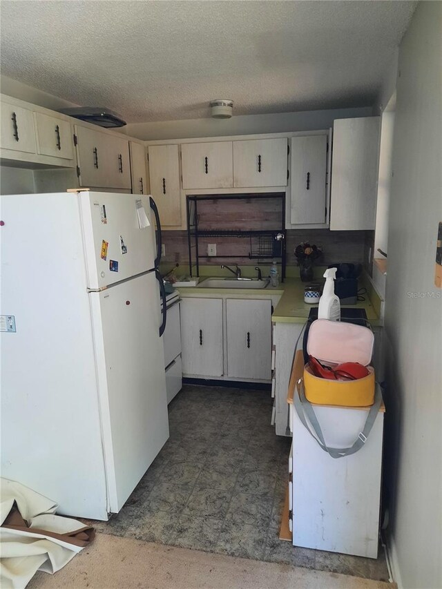 9355 Pinero St, Spring Hill, FL 34608 - kitchen with range with electric cooktop, a sink, light countertops, freestanding refrigerator, and a textured ceiling