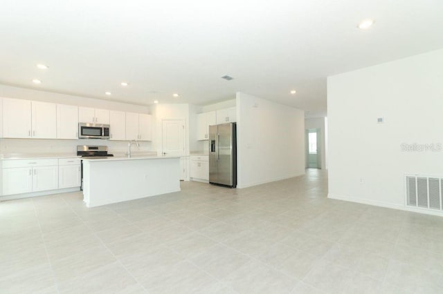 kitchen featuring visible vents, recessed lighting, appliances with stainless steel finishes, light countertops, and open floor plan