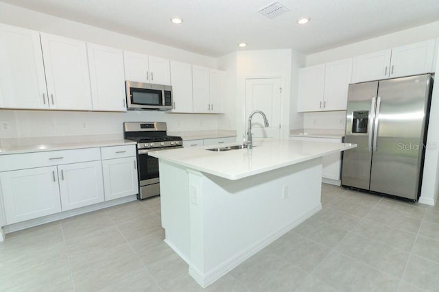 kitchen featuring a sink, visible vents, light countertops, and stainless steel appliances
