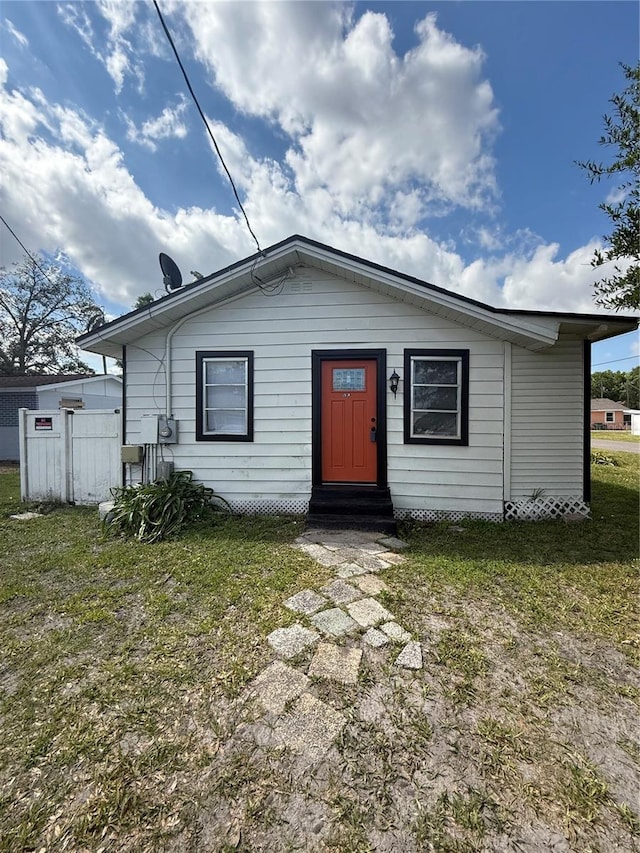 1318 W Broad St, Tampa, FL 33604 - ranch-style house featuring entry steps and a front lawn