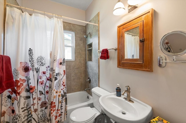1905 Mckinley St, Clearwater, FL 33765 - bathroom featuring shower / tub combo, toilet, and a sink