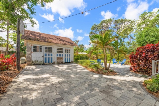 1905 Mckinley St, Clearwater, FL 33765 - garage featuring fence